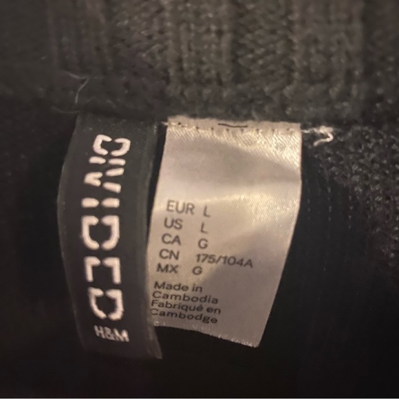 H&M sweater with bell sleeves - Picture 5 of 7